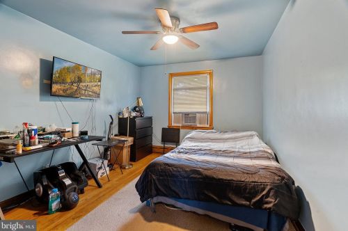 902 New Hope St, Norristown PA 19401-3146 exterior