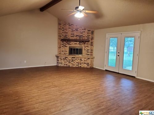245 Lone Oak St, Seguin TX  78155-7435 exterior