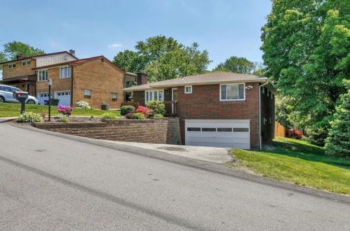 461 Regency Dr, Pittsburgh, PA 15239-1746