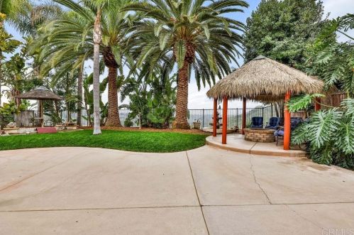 1456 Sapphire Dr, Carlsbad CA 92011-1200 exterior