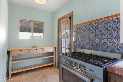 2515 10 St, Phoenix AZ 85020-5821 exterior