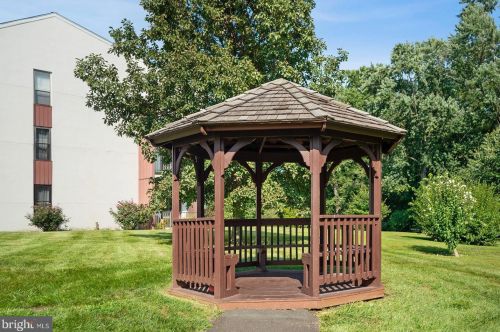 301 Byberry Rd, Philadelphia PA 19116-1947 exterior