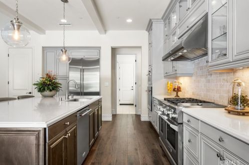 22 Shadybend, Irvine CA  92602-0844 exterior