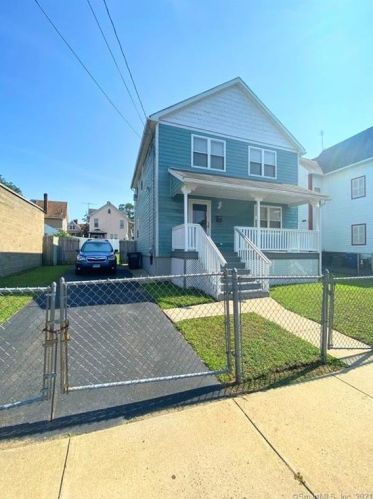 163 Hanover St, Bridgeport, CT 06604-3706