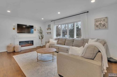 34 Middletown Rd, Montvale, NJ 07645-2420