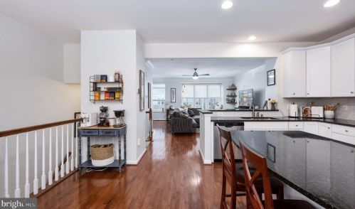 7009 Darbey Knoll Dr, Gainesville VA  20155-3634 exterior