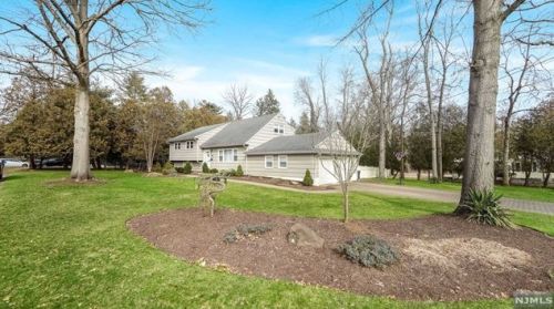 17 Rugen Dr, Harrington Park, NJ 07640-1217