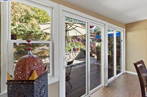 7950 Hillmont Dr, Oakland CA  94605-3521 exterior