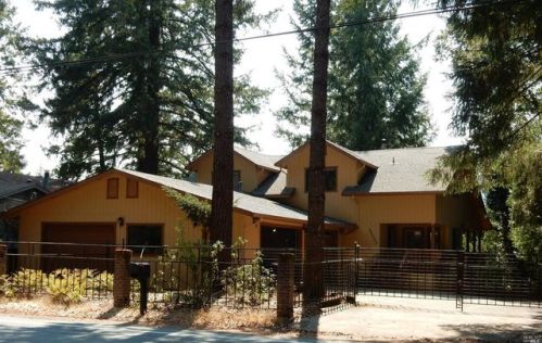 25232 Sherwood Rd, Willits, CA 95490-9518