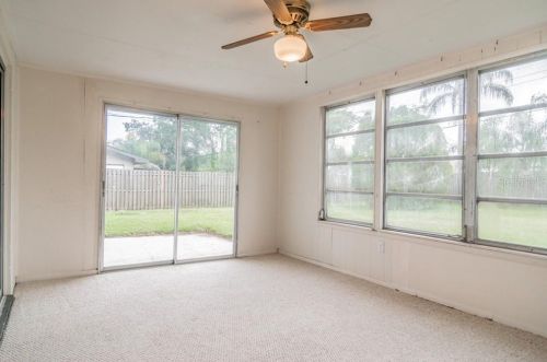 4626 Grovecrest Dr, Lakeland FL  33813-2440 exterior