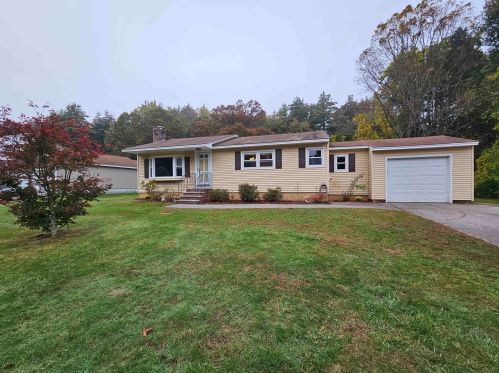6 Glen Denin Dr, Salem NH  03079-2301 exterior