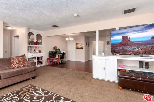 44025 Date Ave, Lancaster CA  93534-4425 exterior