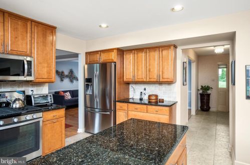 29 Winthrop Rd, Lawrence Township NJ  08648-1557 exterior