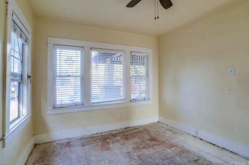 1117 Loma Vis Dr, Long Beach CA 90813-2806 exterior