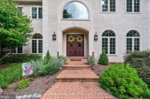 2 Springton Pointe Dr, Newtown Square, PA 19073-3930