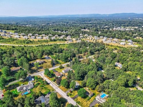 3 Alvin Ct, Poughkeepsie NY  12603-6126 exterior