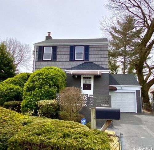 241 Norfeld Blvd, Floral Park, NY 11003-3619