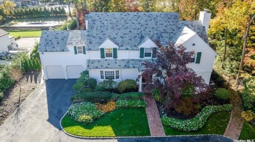9 Mitchell Dr, Great Neck, NY 11024-1236