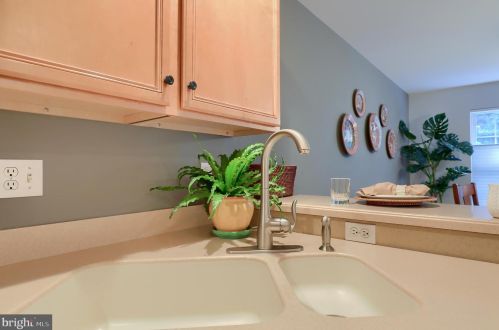 34 Red Leaf Ln, Lancaster PA 17602-7000 exterior