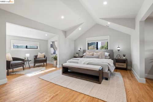 1077 57th St, Oakland CA  94608-2744 exterior