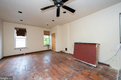 568 Spruce St, Camden NJ  08103-2131 exterior