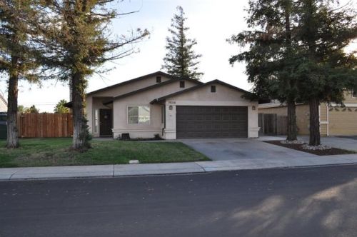 3606 Castlepark Dr, Riverbank, CA 95367-2975