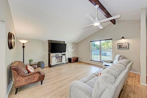 210 Clearday Dr, Austin TX  78745-5610 exterior