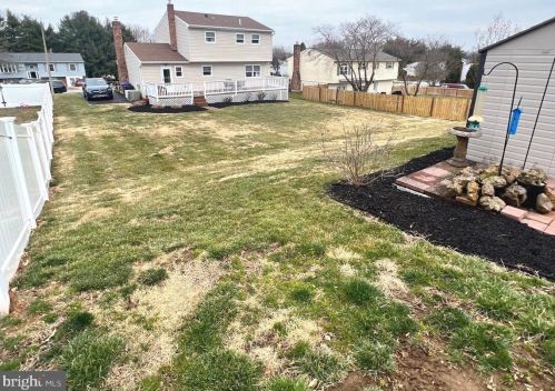 337 Hanby Cir, Boothwyn PA  19061-2319 exterior