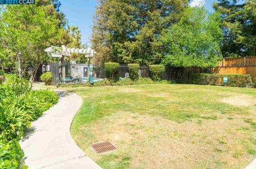 3641 Clayton Rd, Concord CA  94521-2576 exterior