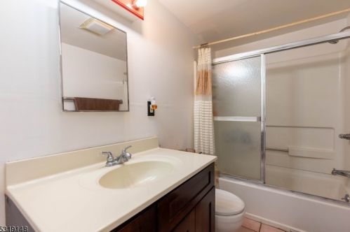 224 Chestnut St, Newark NJ 07105-1576 exterior