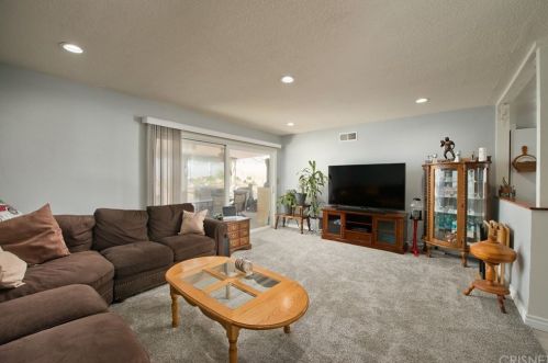 1353 Ahart St, Simi Valley, CA 93065-1903