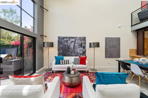 2858 Helen St, Oakland CA  94608-4028 exterior