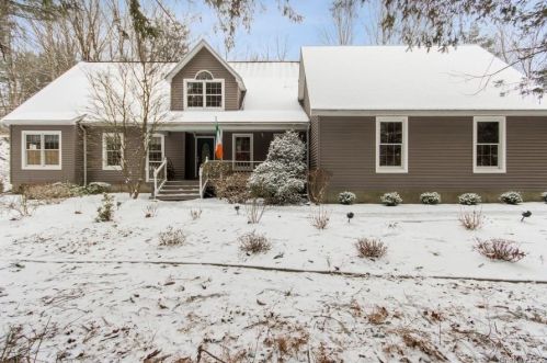 65 Connelly Dr, Staatsburg, NY 12580-6130