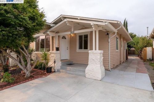 2832 Brookdale Ave, Oakland, CA 94602-2135