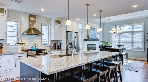 5 Fort Ave, Pelican Island NJ  08751-1512 exterior