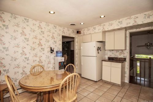 8 Terrace Rd, Airmont NY  10901-1721 exterior