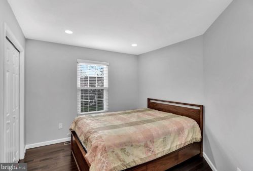 100 York Dr, Princeton NJ  08540-7946 exterior