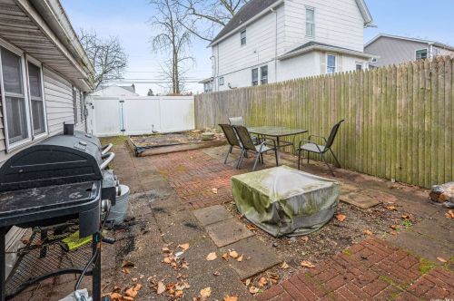 485 8 St, North Lindenhurst NY 11757-5521 exterior