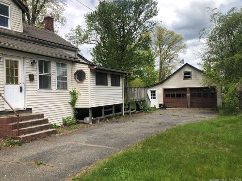 160 Grove St, Windsor Locks, CT 06096-1826