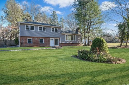 39 Saint Nicholas Ave, Lake Grove, NY 11755-2011