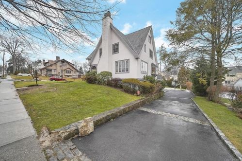 1048 Grant Ave, New Rochelle, NY 10803-3405
