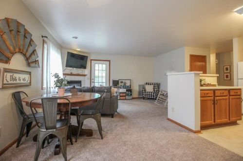 119 Waverly Dr, Cambridge, WI 53523-9245