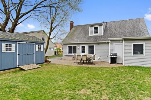 5 Eastward Pl, Elmsford NY  10523-2005 exterior