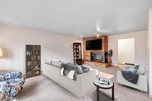 1331 Hastings St, Green Bay, WI 54301-2425