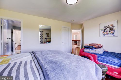 20405 Crimson Pl, Leesburg VA 20175-6362 exterior