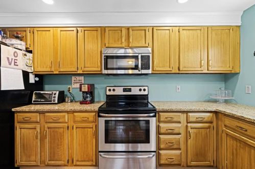 14 Valley Dr, Providence RI  02919-3032 exterior