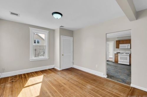 30 Foster St, Manchester CT 06040-5330 exterior