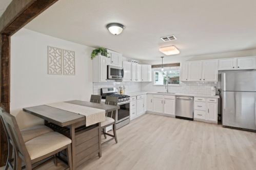 3130 Airline Hwy, Hollister CA  95023-9725 exterior