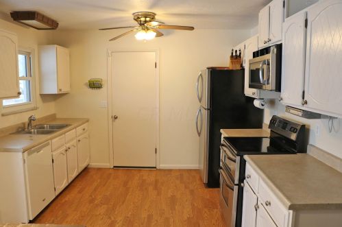15795 Pleasant View Dr, Mount Vernon, OH 43050-9761