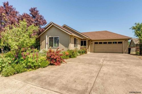 407 Bridge St, Sheridan, OR 97378-1252